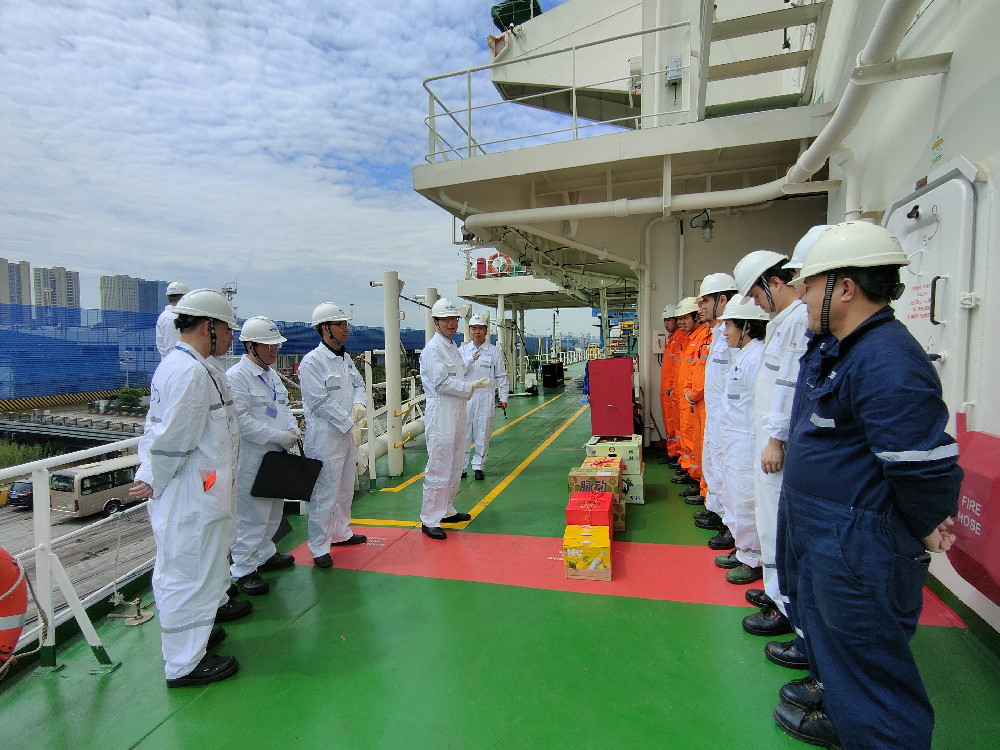 省港口集團(tuán)總經(jīng)理、黨委副書記王洪濤赴“江遠(yuǎn)濱州”輪開展節(jié)日慰問并督查安全生產(chǎn)