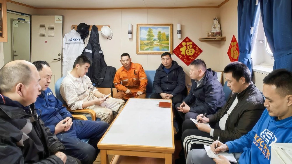 共筑安全防線，傳遞新春溫暖—— 江蘇遠(yuǎn)洋所屬散貨公司對(duì)“江遠(yuǎn)永州”輪開展安全檢查與春節(jié)慰問(wèn)活動(dòng)