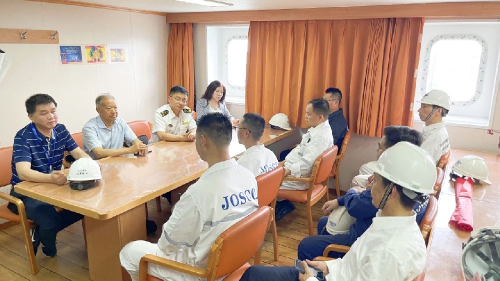 “世界海員日”專題 | 江蘇遠(yuǎn)洋開展“江遠(yuǎn)蘭州”輪船員慰問活動(dòng)