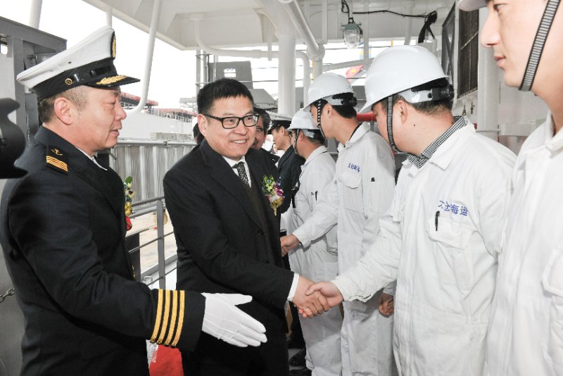 江蘇遠(yuǎn)洋首艘1900TEU集裝箱新造船順利交付