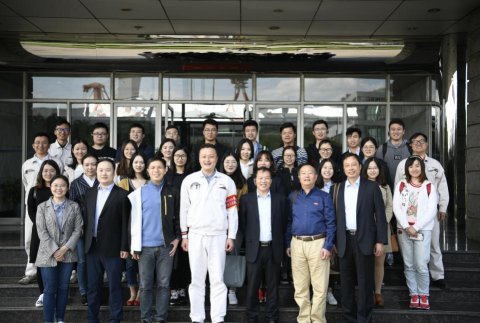 公司組織青年員工赴南通中遠海運川崎船舶工程有限公司參觀學(xué)習(xí)