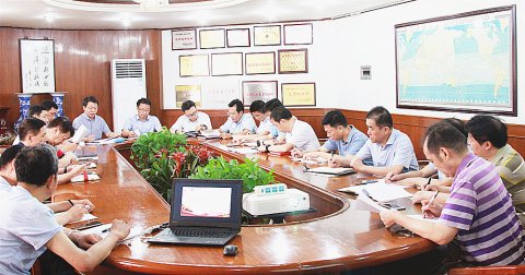 江蘇遠(yuǎn)洋開展“不忘初心、牢記使命”主題教育黨委理論學(xué)習(xí)中心組（擴大）學(xué)習(xí)