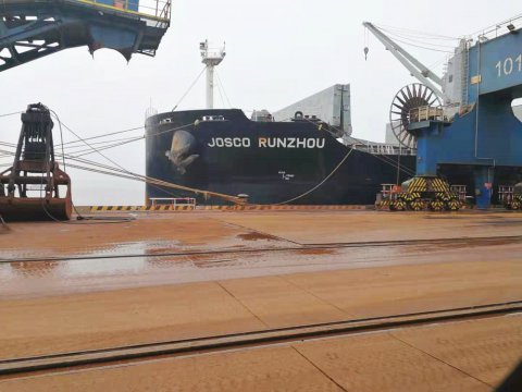 公司領(lǐng)導(dǎo)上潤州輪檢查工作并慰問船員