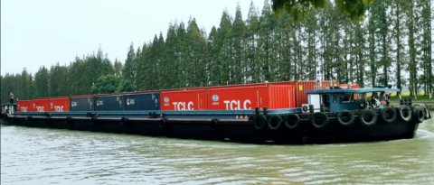 太倉(cāng)港-蘇州園區(qū)港內(nèi)河航線成功首航