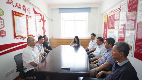 江蘇遠(yuǎn)洋開展“七一”前困難黨員慰問座談