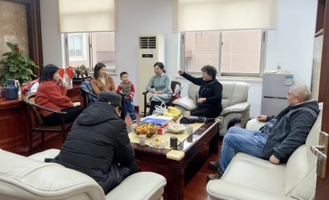 江蘇遠(yuǎn)洋船員、家屬齊聚服務(wù)站——其樂(lè)融融話新年，心里牽掛“敬業(yè)的你”